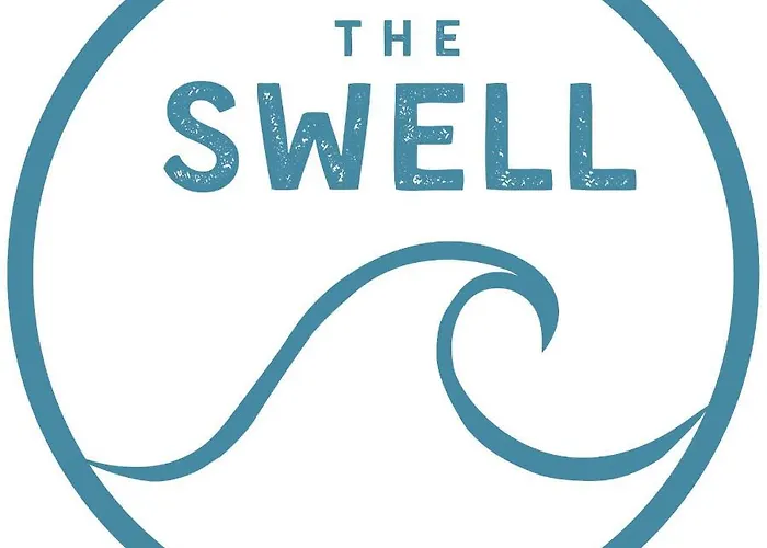 Swell Hotel, Pool Bar & Restaurant ホステル タナロット