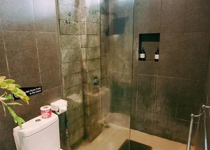 ホステル Swell Hotel, Pool Bar & Restaurant タナロット