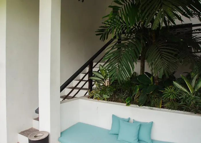 Swell Hotel, Pool Bar & Restaurant ホステル