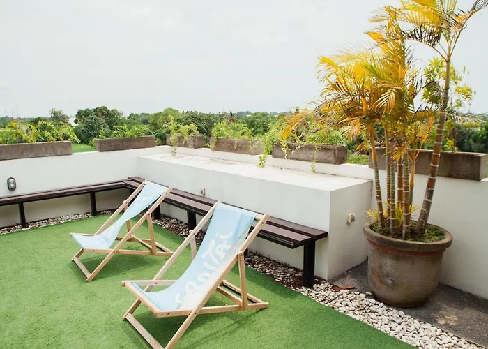 Swell Hotel, Pool Bar & Restaurant ホステル タナロット