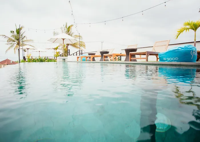 ホステル Swell Hotel, Pool Bar & Restaurant タナロット