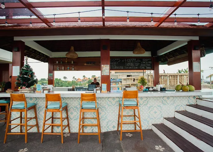 Swell Hotel, Pool Bar & Restaurant ホステル タナロット