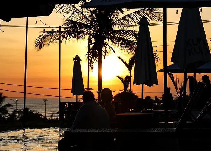 Swell Hotel, Pool Bar & Restaurant * タナロット