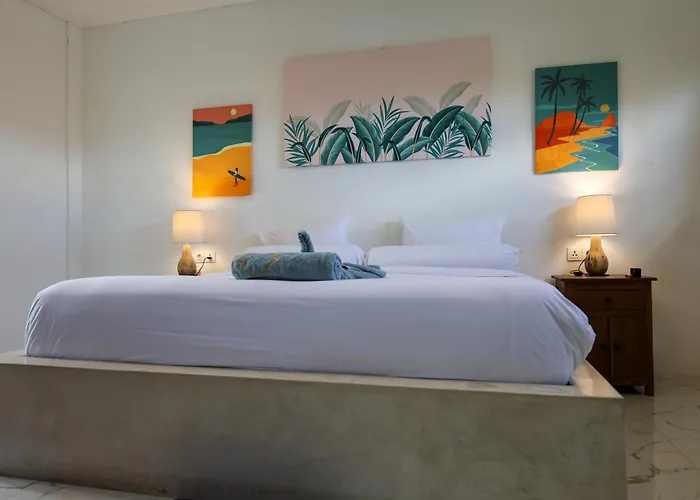 Swell Hotel, Pool Bar & Restaurant ホステル *